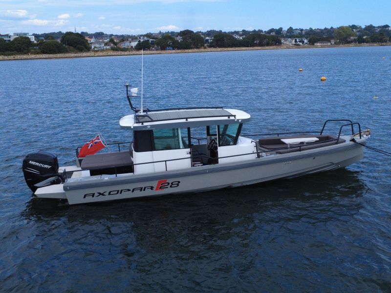 Axopar 28 Cabin
