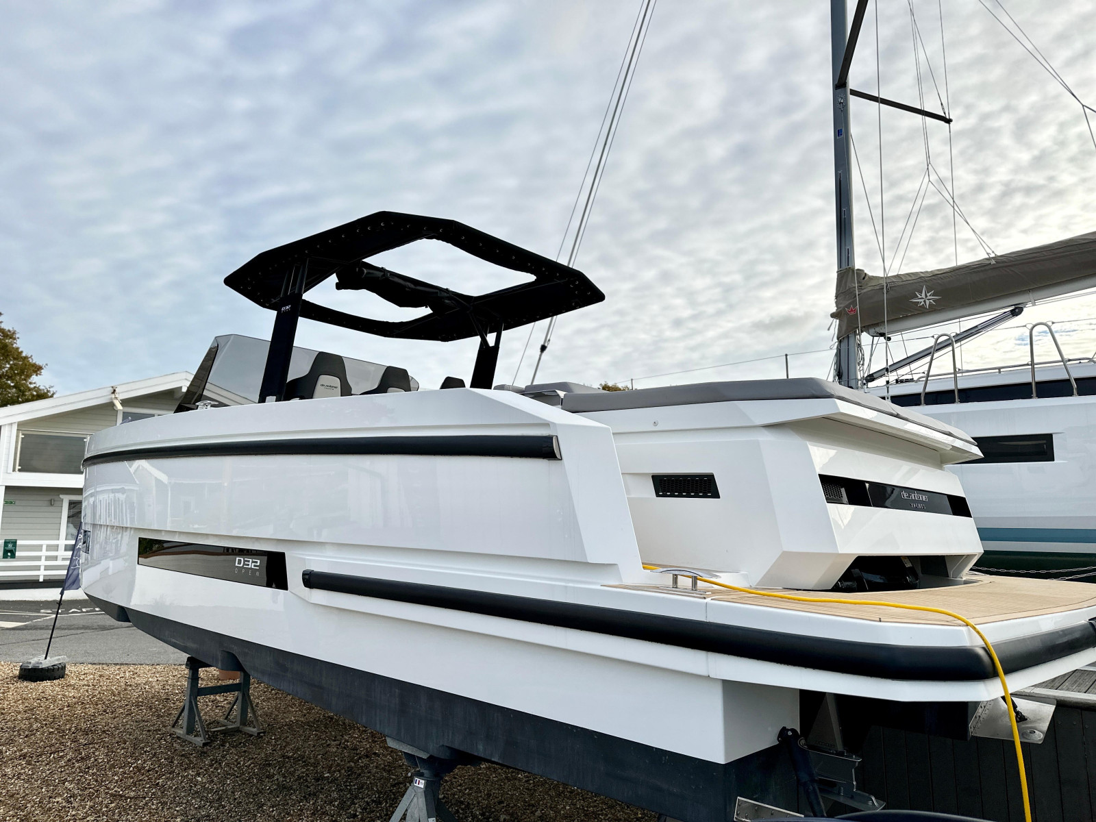 Picture of a De Antonio Yachts D32